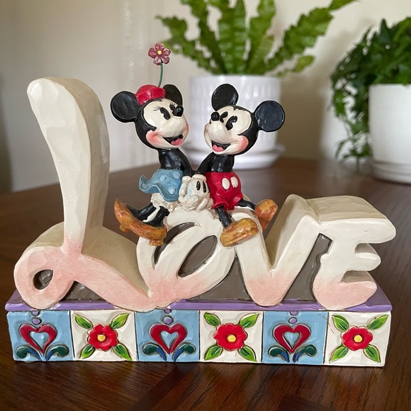 Jim Shore Other - Jim Shore Disney Traditions LOVE Figurine #4027140
